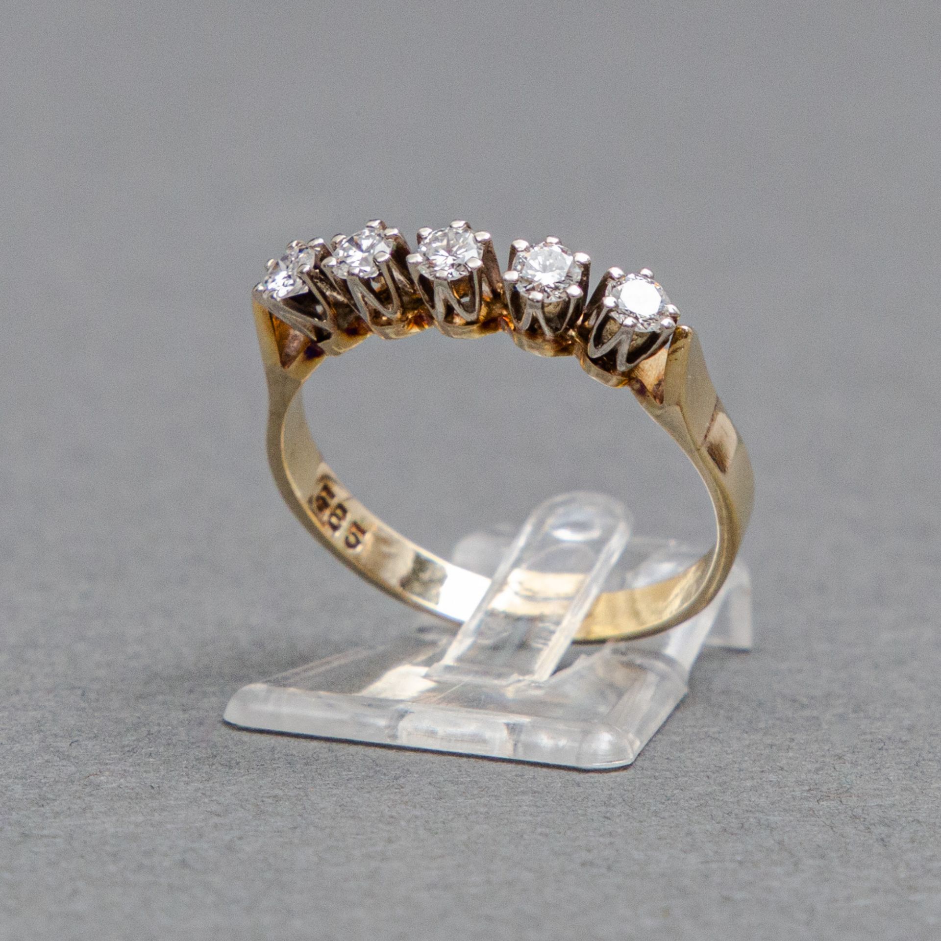 Ring mit fünf Brillanten, 585er GG