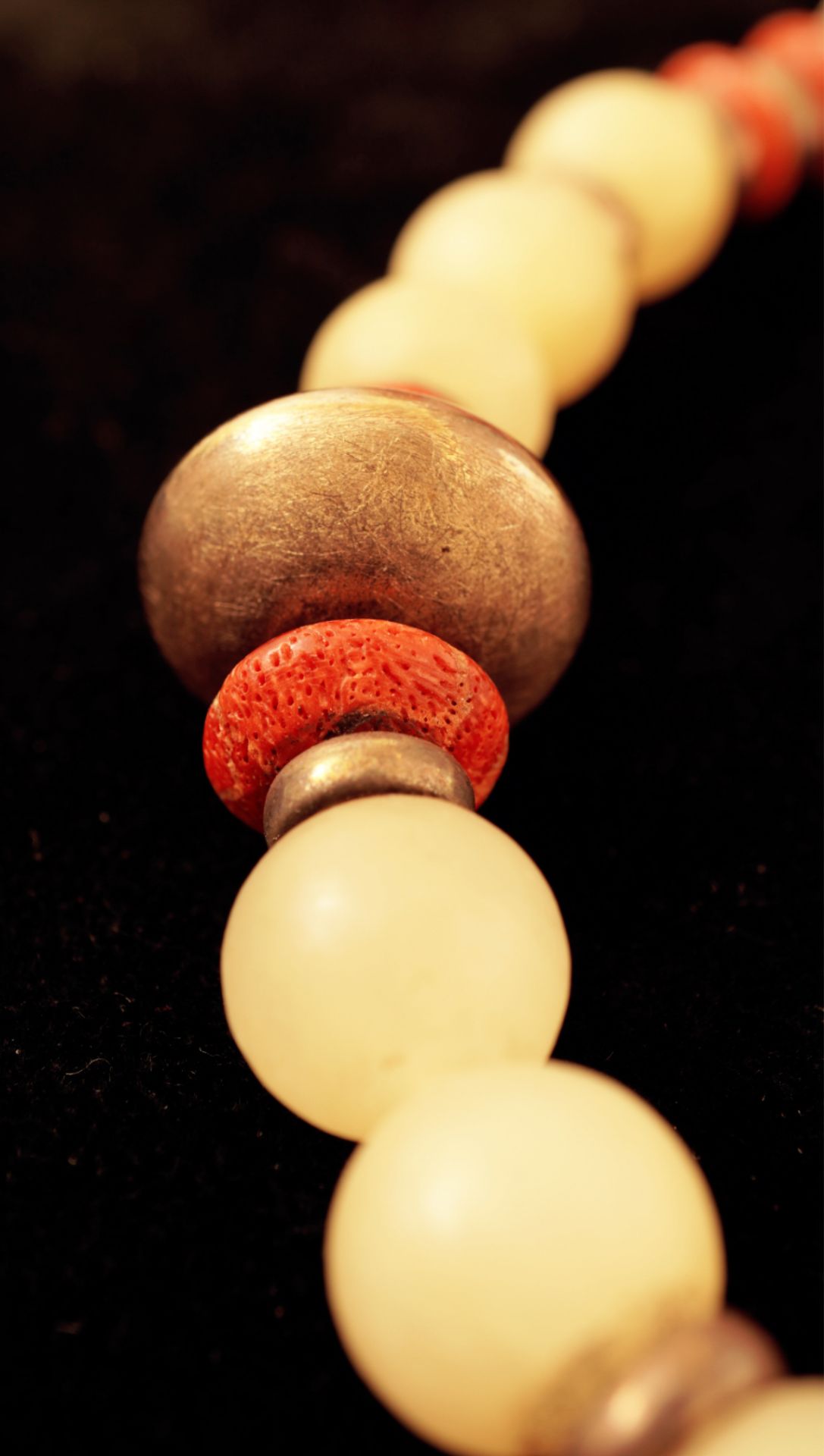 Kette mit runden, gelblichen Perlen - Image 3 of 4