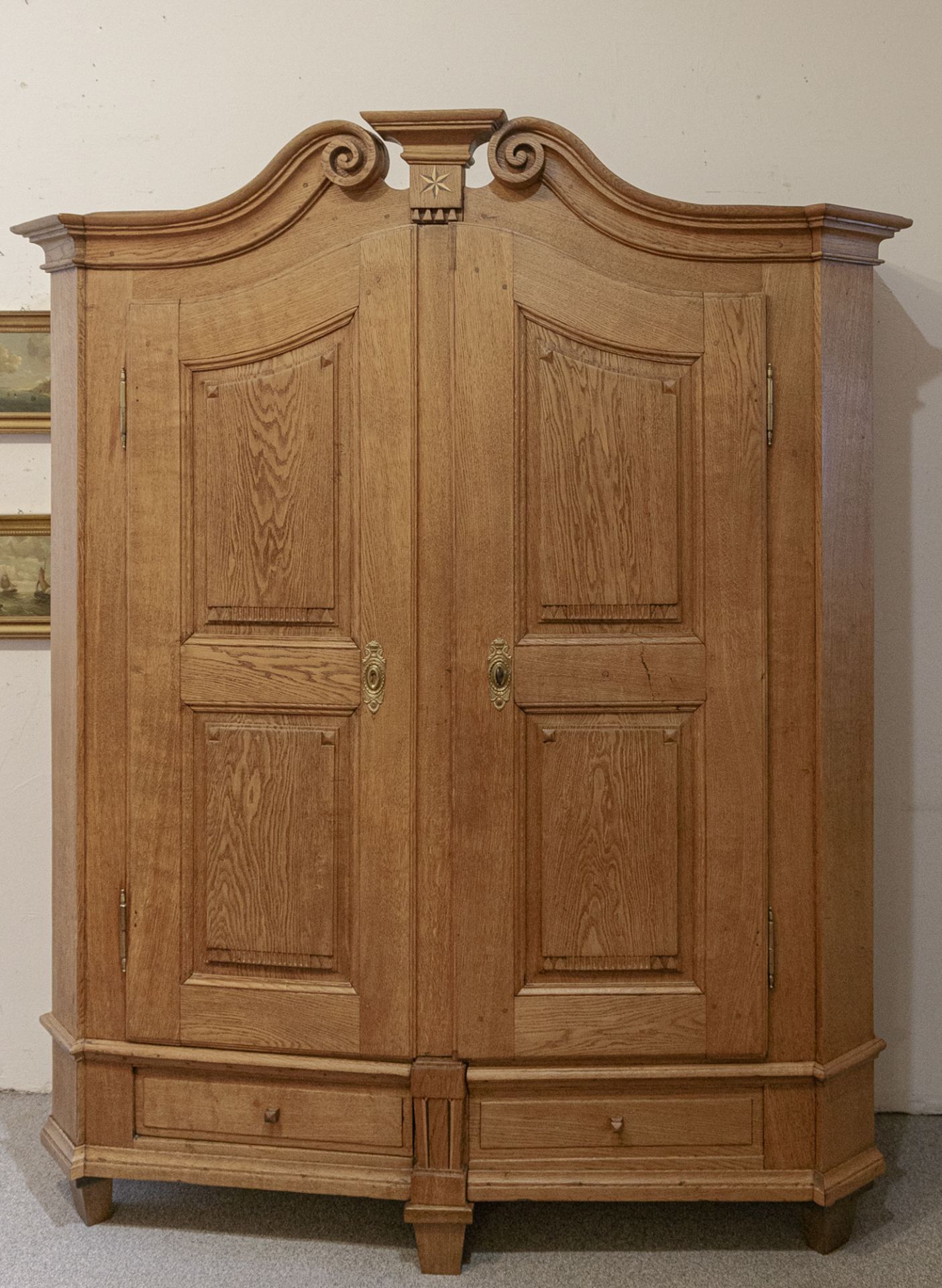 Süddeutscher Eichenschrank, wohl Bodenseegegend, um 1780-1800