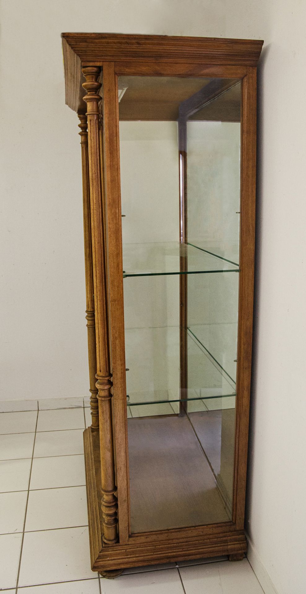 Zweitürige Vitrine mit Rundbogenverzierung - Image 4 of 6