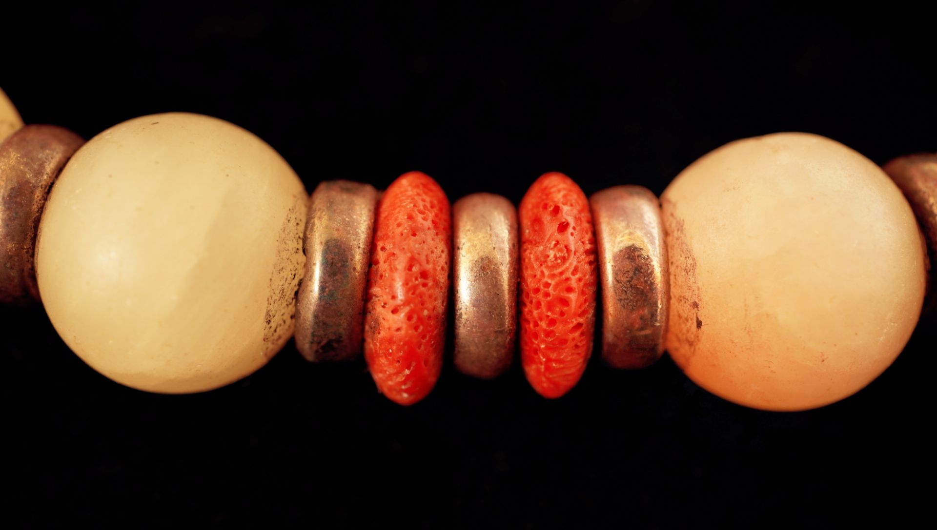 Kette mit runden, gelblichen Perlen - Image 2 of 4