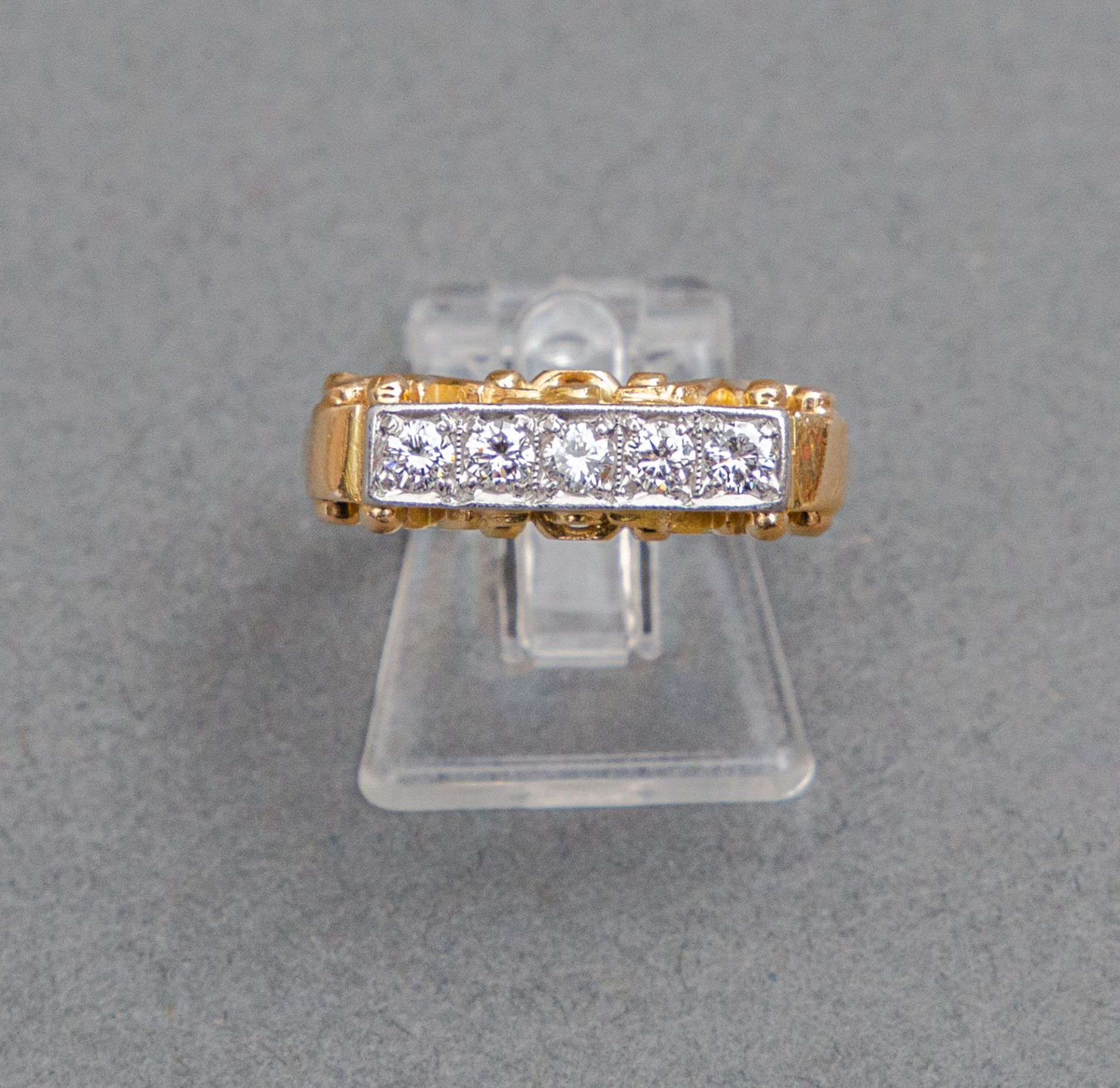 Ring mit fünf Brillanten, A. 20. Jh., 750er GG - Image 2 of 2