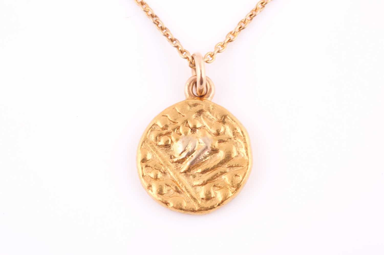 An early 20th century gold fine belcher necklace with an applied panel stamped ‘15ct’, on a bolt - Image 2 of 3