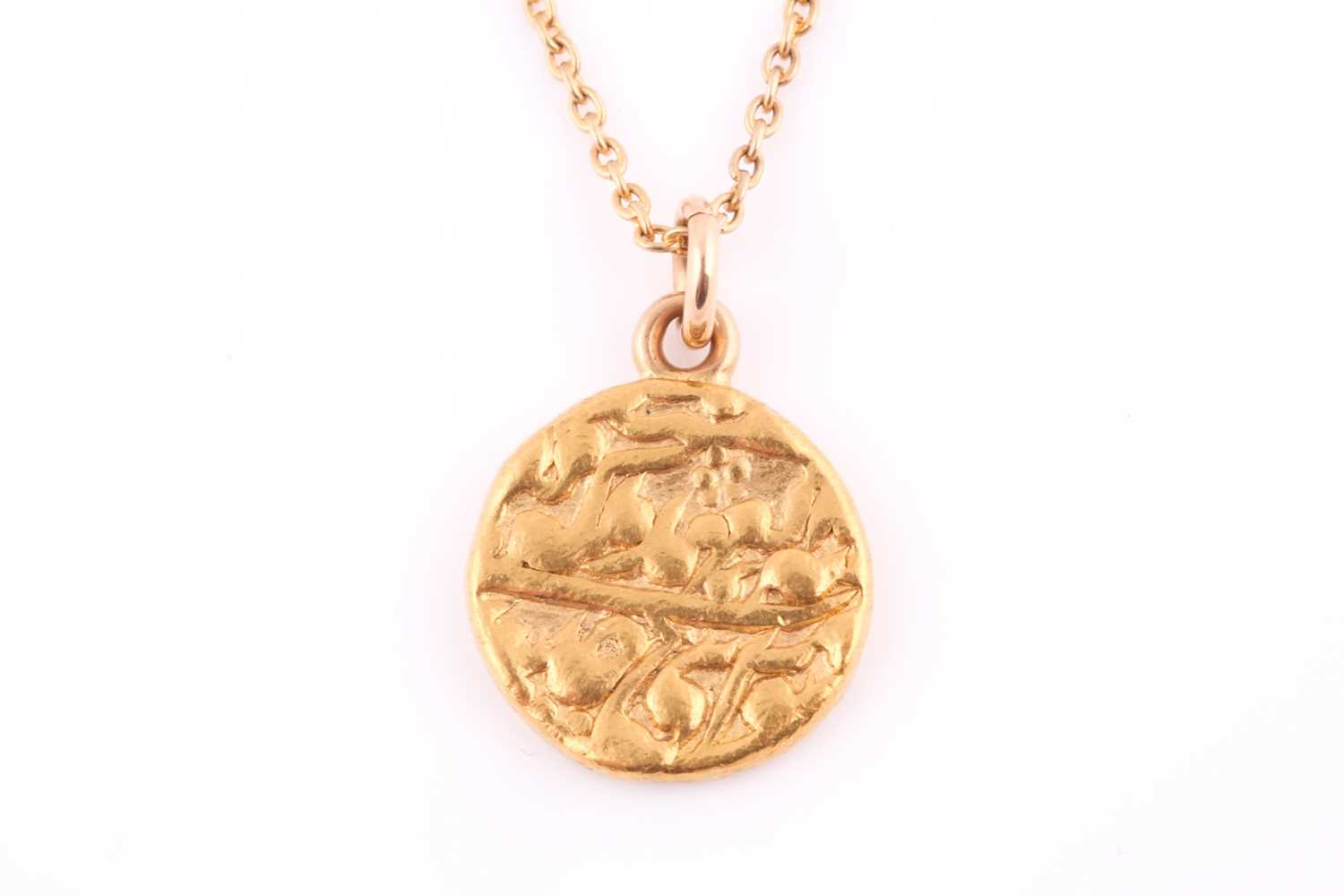 An early 20th century gold fine belcher necklace with an applied panel stamped ‘15ct’, on a bolt - Image 3 of 3