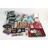 A quantity of assorted costume jewellery, to include a powder compact in the form of a large