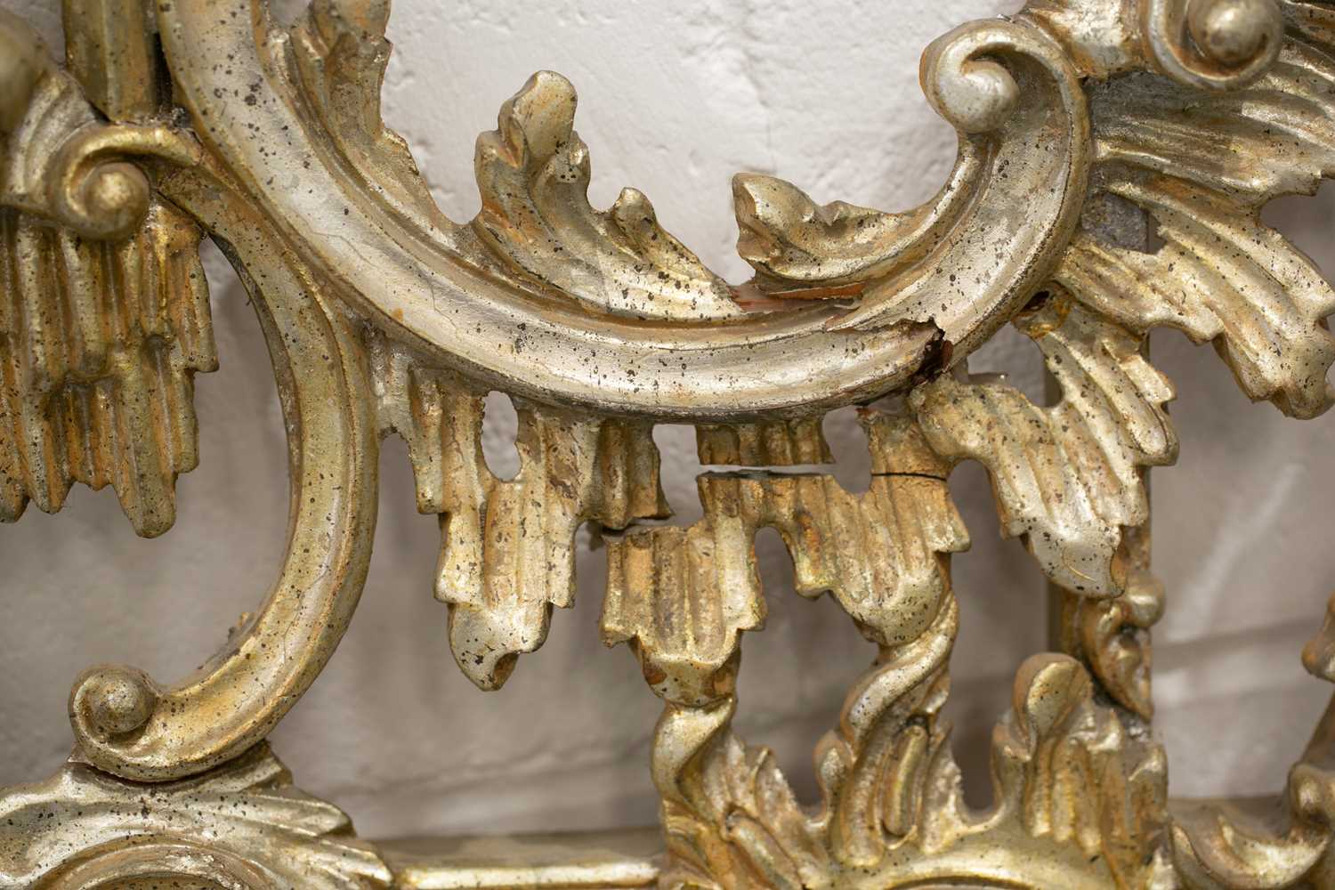 A pair of 'Chinese Chippendale' style carved, pierced wood and gilt gesso wall mirrors, 20th - Image 2 of 22