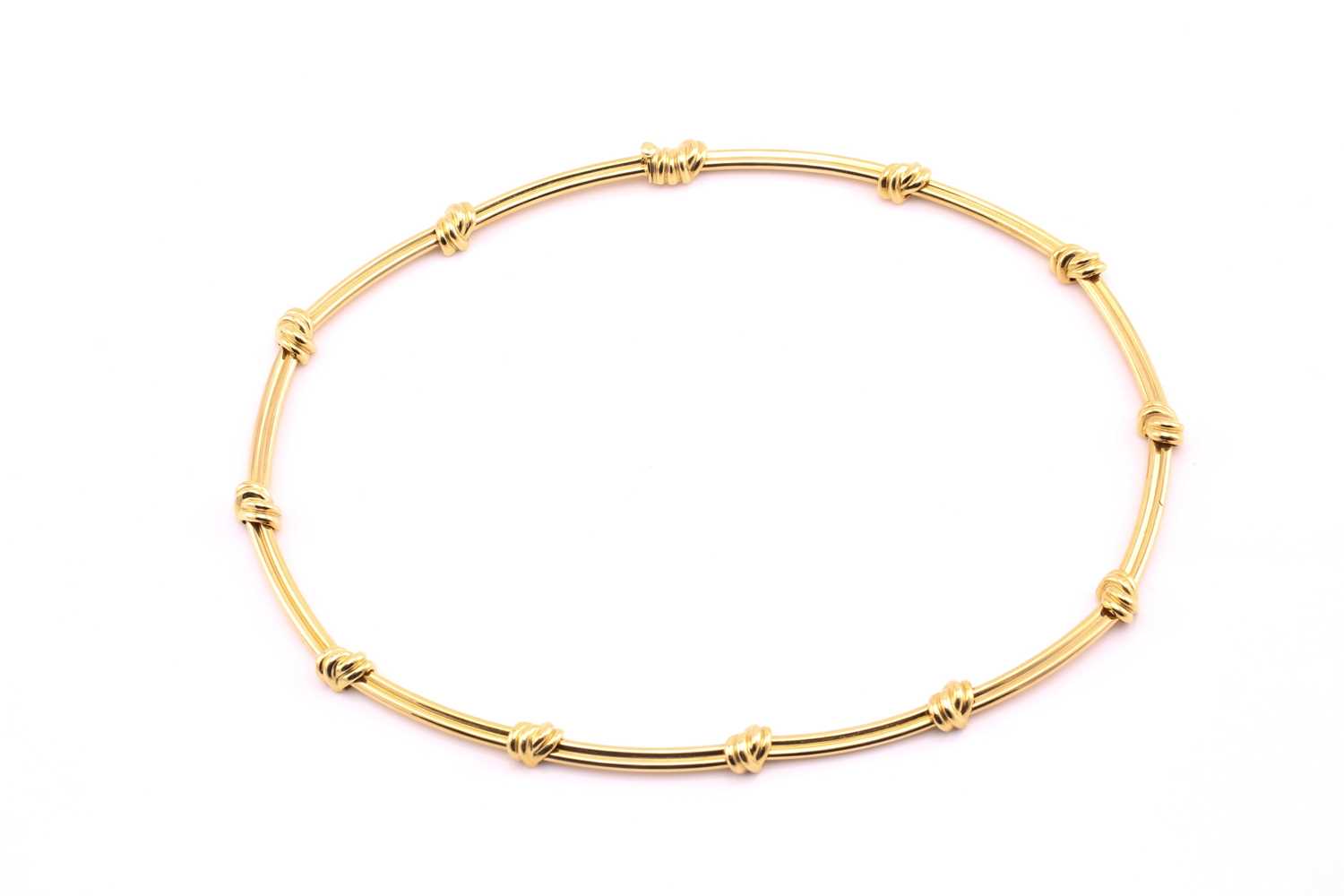 A Mappin and Webb 18ct yellow gold articulated necklace consisting of twelve sections in a rope - Image 2 of 7