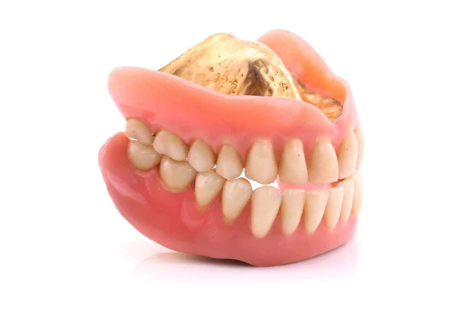 Pair of false teeth with gold content, 53.8 grams all inCondition report: Tested as 18k gold plus - Image 2 of 5