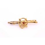 An Edwardian flowerhead bar brooch, red paste stone to the centre, yellow mount, 15ct gold marks for