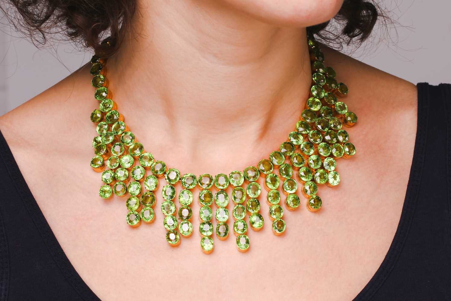 A peridot fringe necklace, oval and round cuts claw set to gilt metal mount, peridots averaging 8. - Image 6 of 6