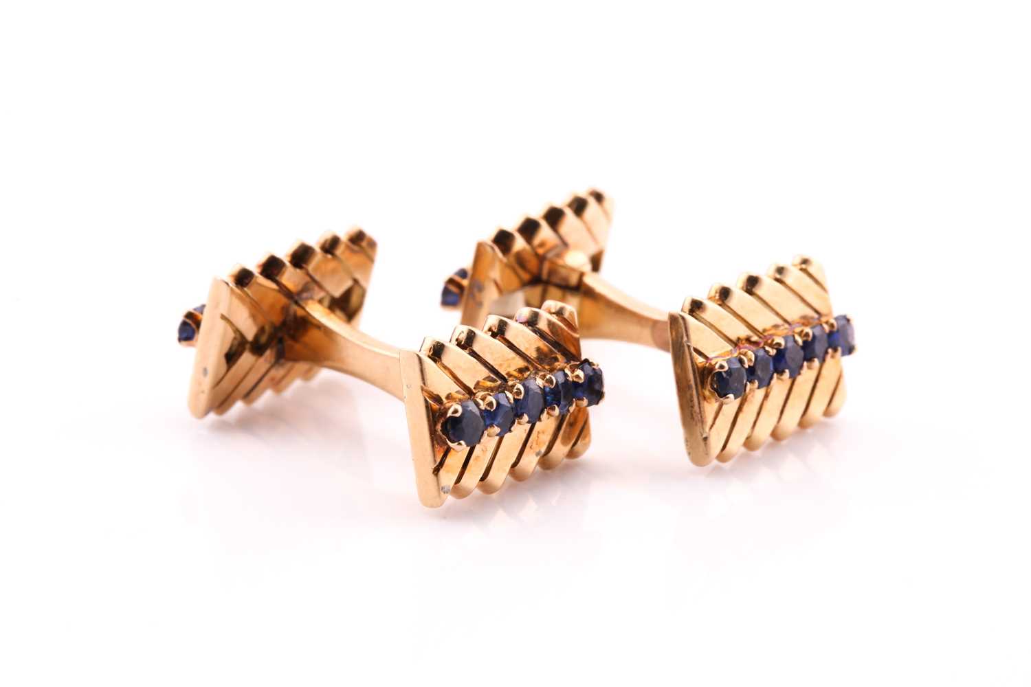 A pair of sapphire set dress cufflinks, featuring twenty round claw set cufflinks on T-bar rigid - Image 3 of 3