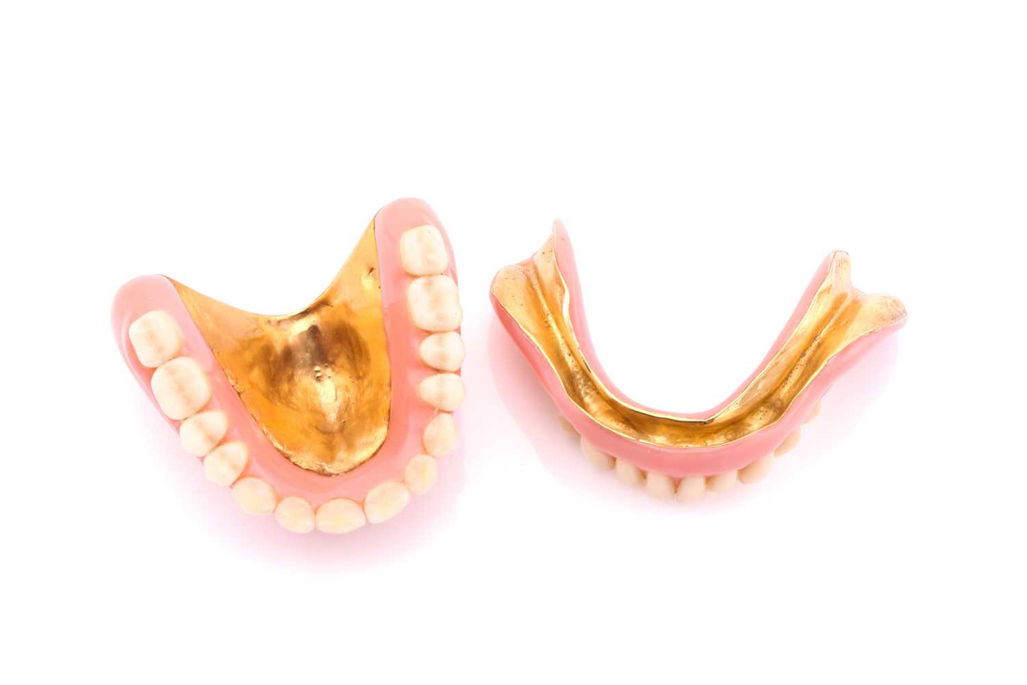 Pair of false teeth with gold content, 53.8 grams all inCondition report: Tested as 18k gold plus - Image 5 of 5