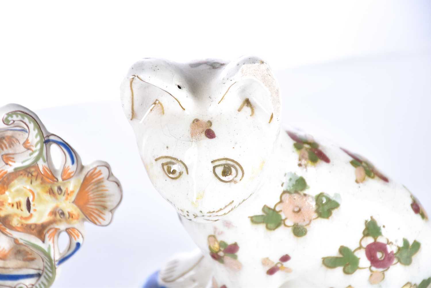 A collection of seven items of continental ceramics including a delftware vase, faience ware cat, - Bild 8 aus 20