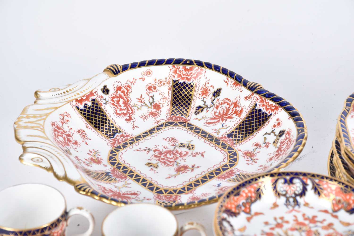 A collection of Royal Crown Derby Imari, comprising a part tea and coffee service, pattern 383, - Bild 11 aus 11