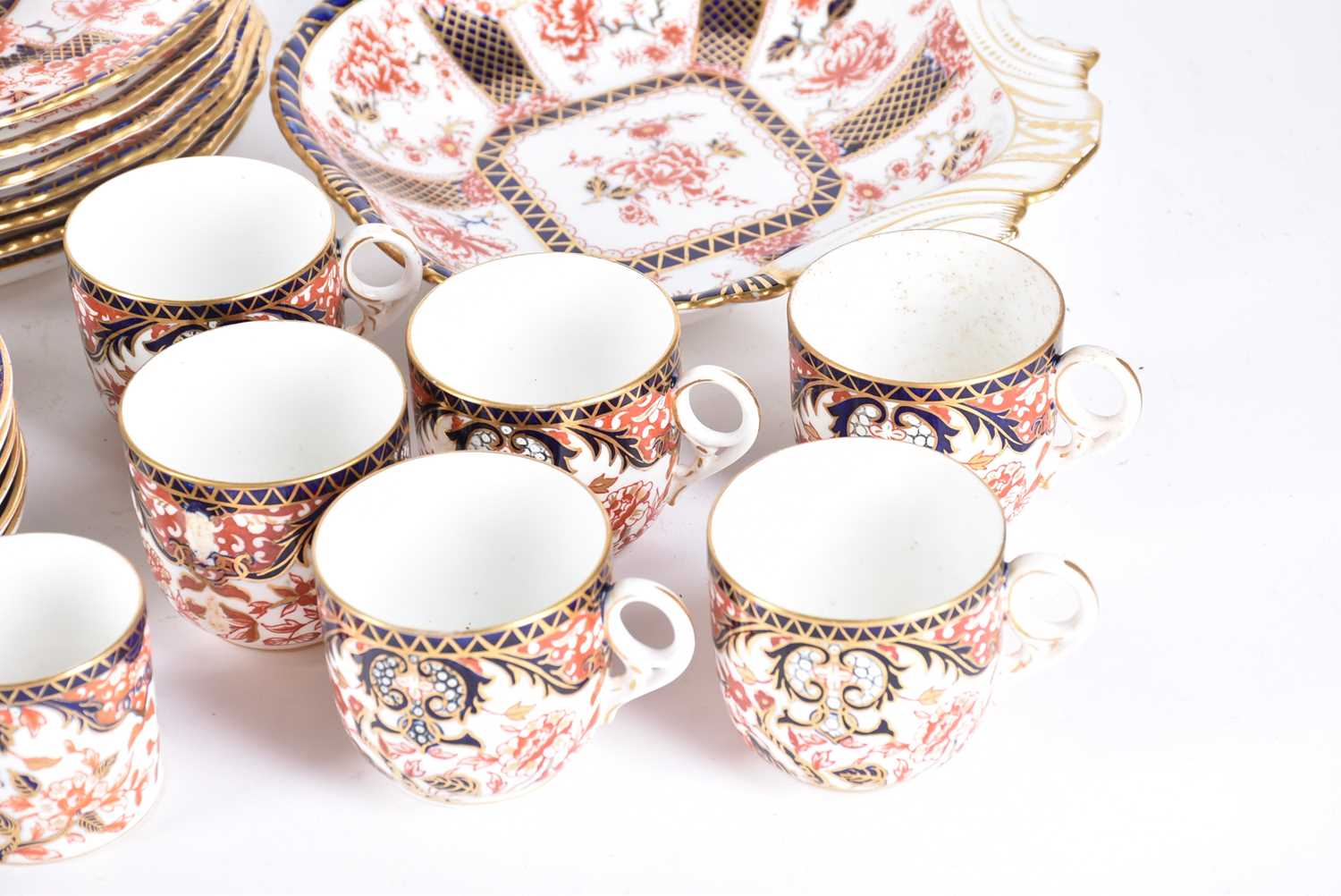 A collection of Royal Crown Derby Imari, comprising a part tea and coffee service, pattern 383, - Bild 10 aus 11