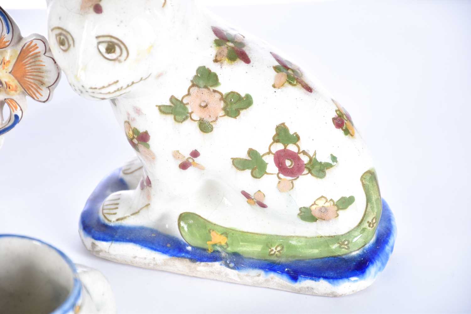 A collection of seven items of continental ceramics including a delftware vase, faience ware cat, - Bild 5 aus 20