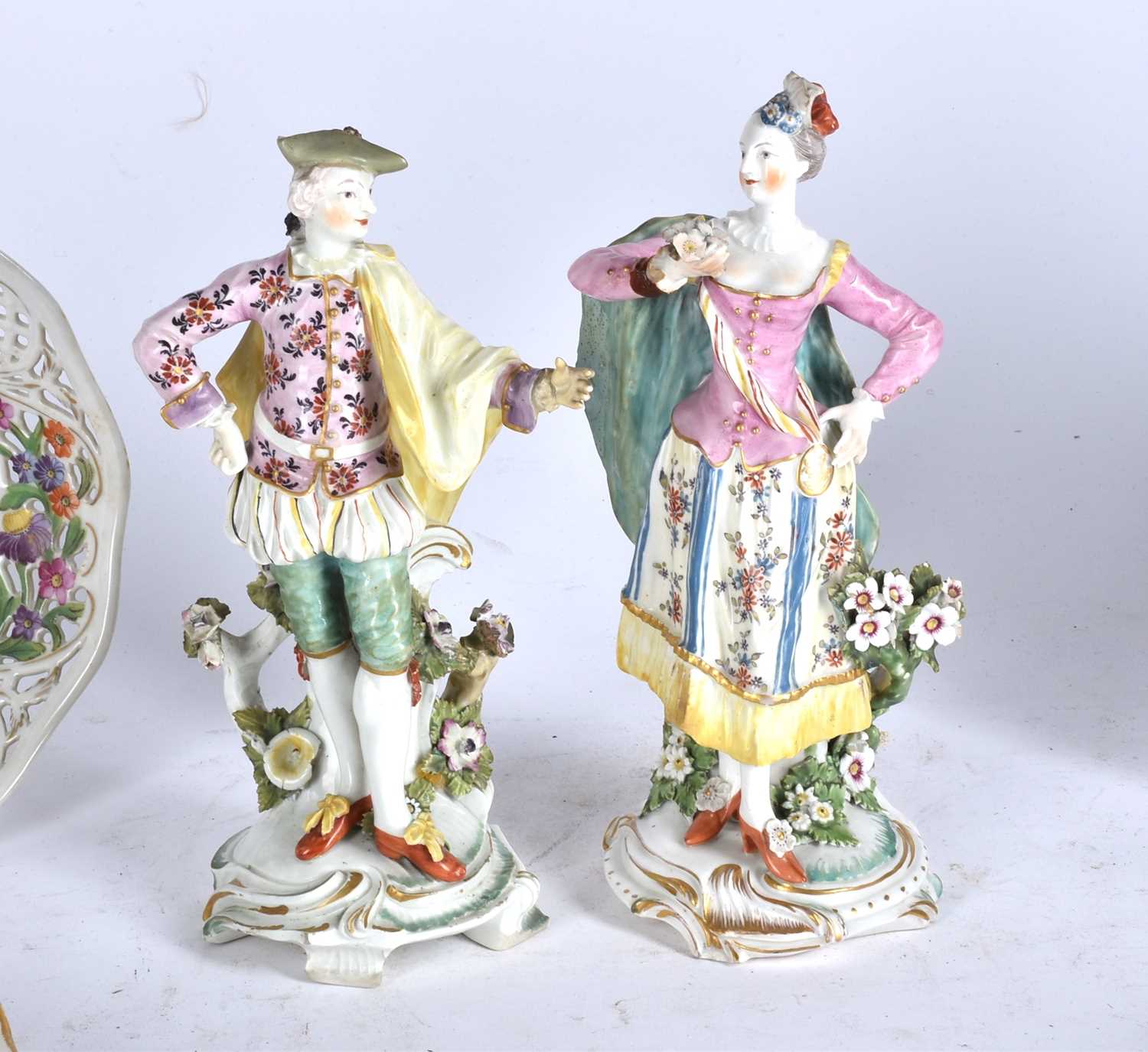 A collection of European porcelain including a pair of 18th-century lady and gallant in colourful - Bild 5 aus 69