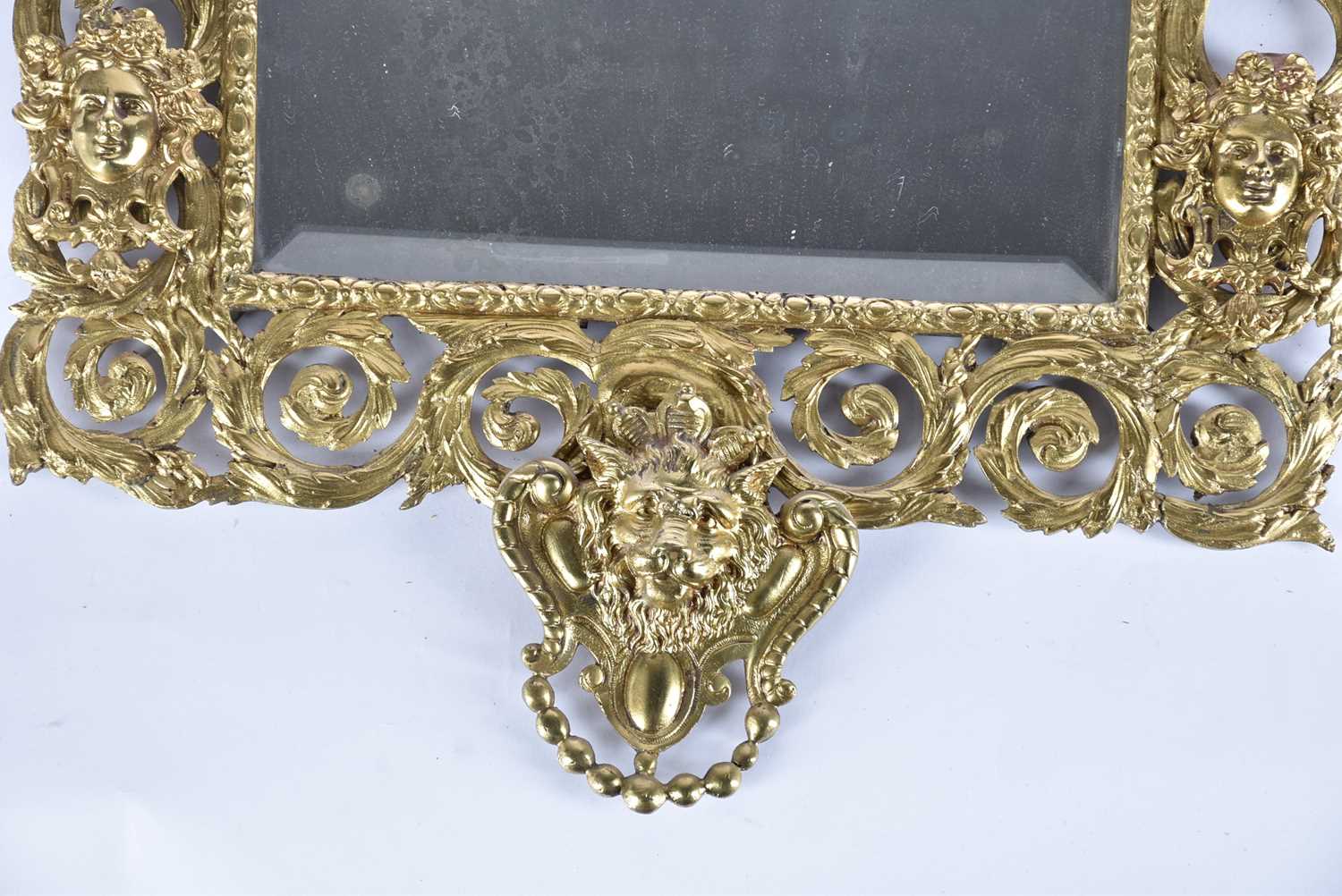 A Victorian cast and gilt brass wall mirror with Vitruvian scroll border and Athene and satyr mask - Bild 2 aus 6