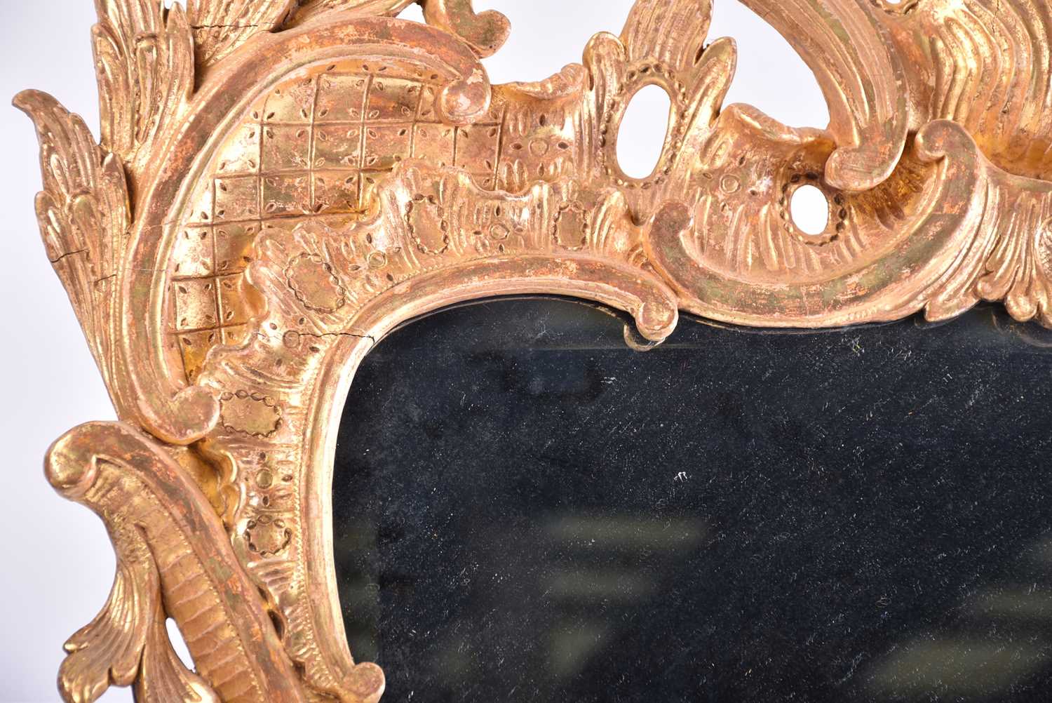 A good 18th-century carved wood and gilt gesso rectangular rococo wall mirror with overarching leafy - Bild 3 aus 28