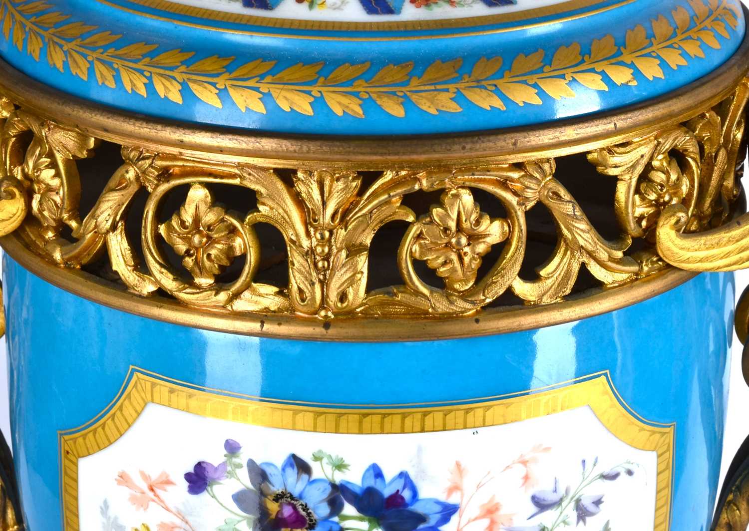 A large pair of Sevres ormolu mounted pedestal vases and covers, 19th century, the compressed bell - Bild 5 aus 9