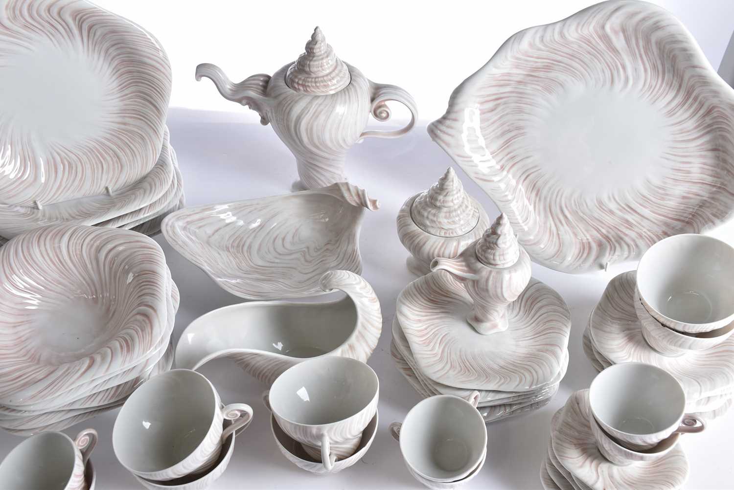 A Royal Copenhagen 49-piece pink Triton pattern coffee & dinner service by Arje Griegst. - Bild 9 aus 12