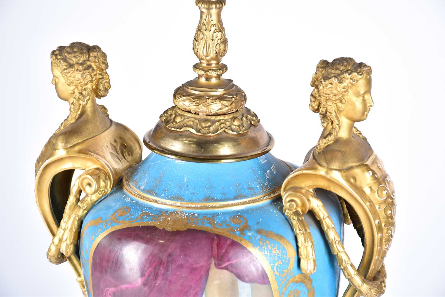 A large French porcelain vase shape table lamp, 19th century, in the Sevres style, painted with a - Bild 4 aus 7