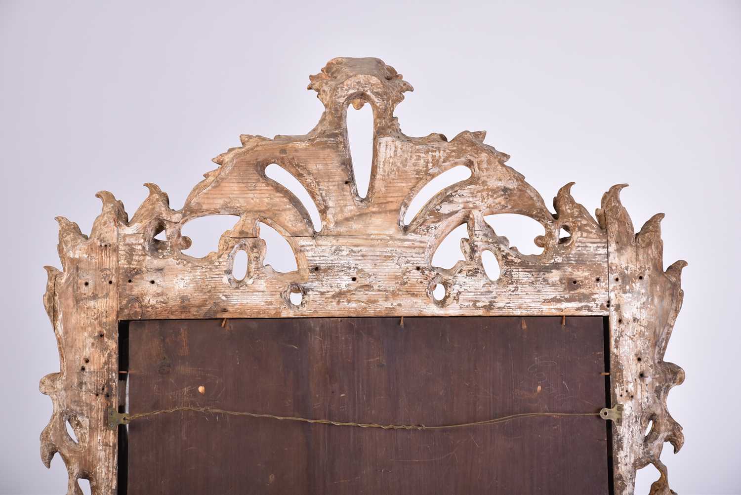 A good 18th-century carved wood and gilt gesso rectangular rococo wall mirror with overarching leafy - Bild 4 aus 28