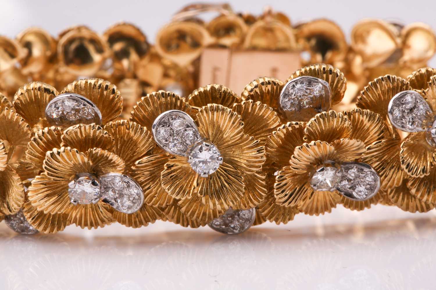 A Kutchinsky platinum and 18ct yellow gold diamond bracelet, comprises articulated links in form - Image 5 of 8