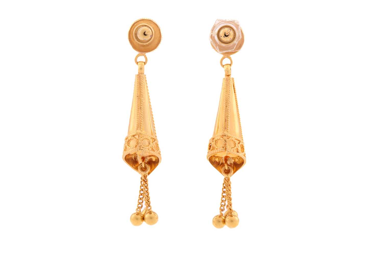 A pair of cone-shaped drop earrings, each comprises a yellow precious metal long cone with - Image 4 of 4