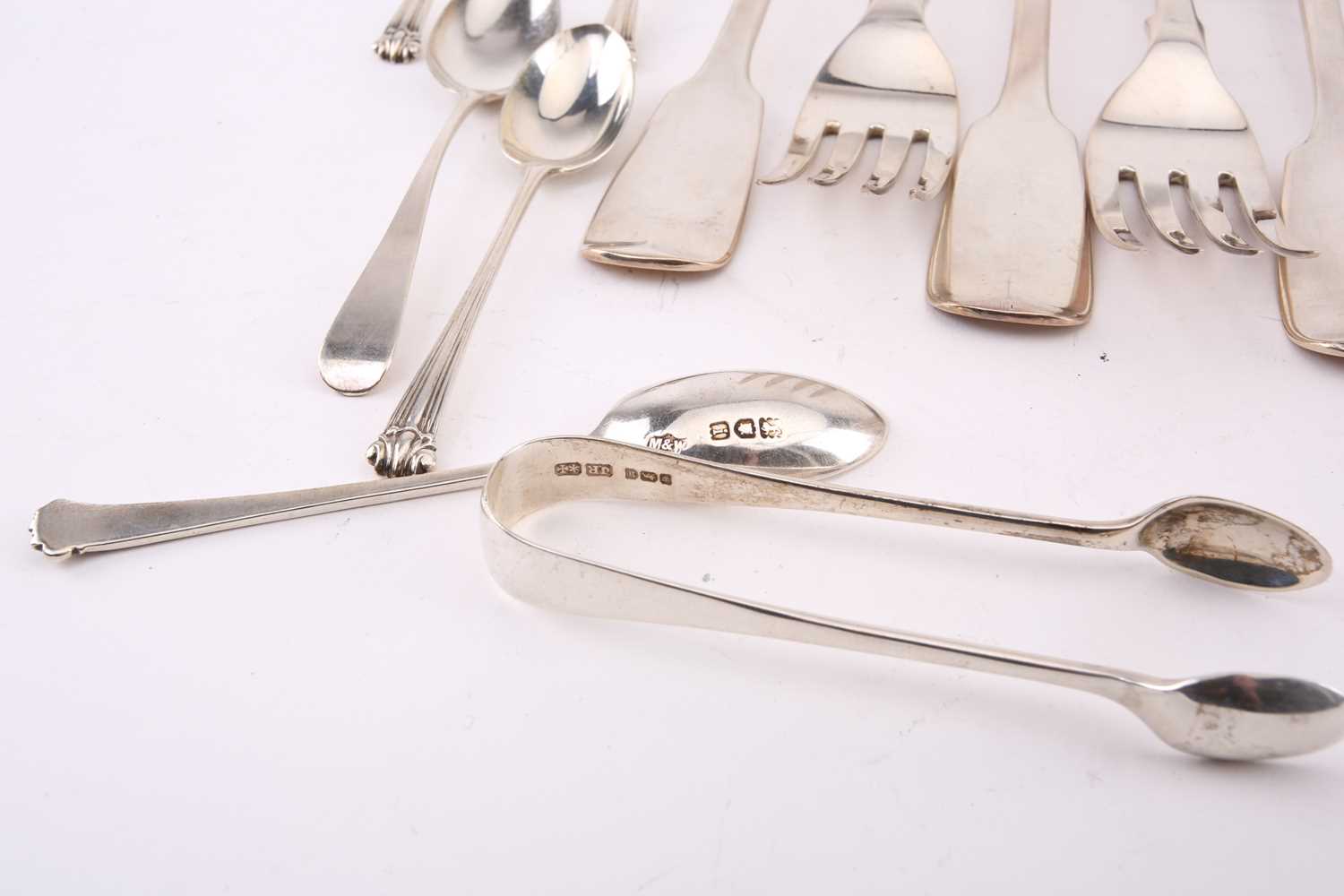 A matched set of six Victorian fiddle pattern silver forks and other silver flatware. A mixed - Image 4 of 4