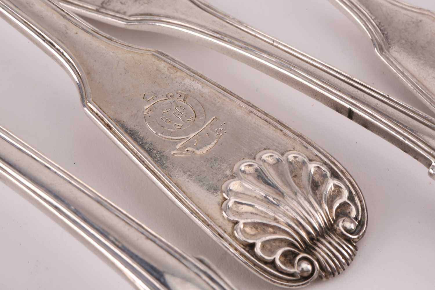 A mixed quantity of fiddle thread and shell flatware; comprising five tablespoons, three London 1828 - Image 3 of 3