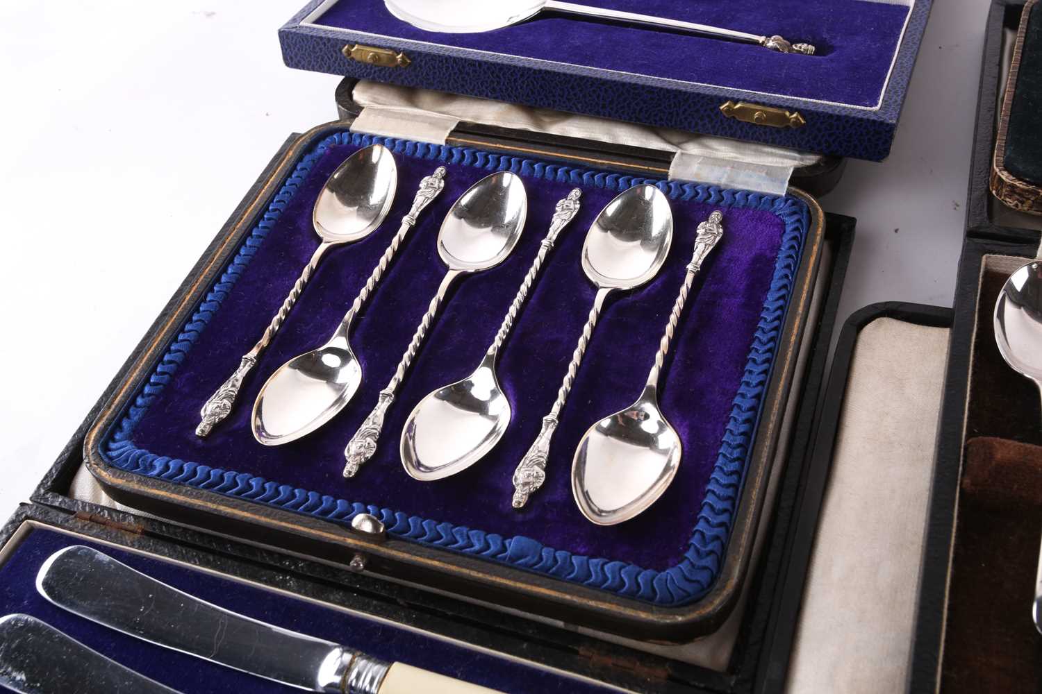 A small collection of cased silver teaspoons and a collection of silver-handled table knives, - Image 3 of 6