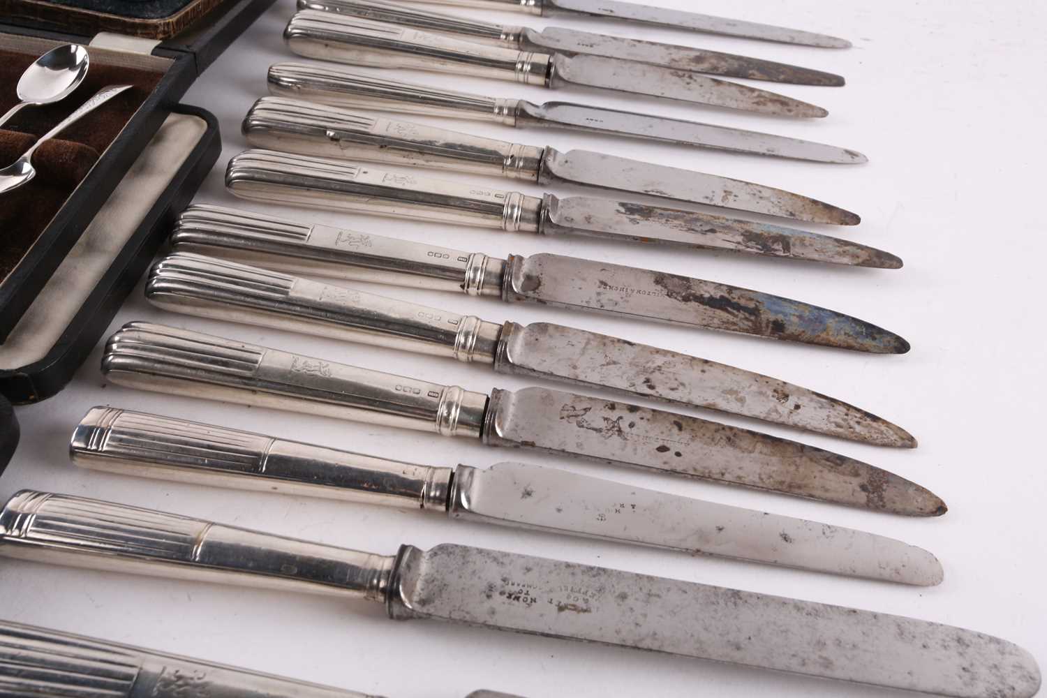 A small collection of cased silver teaspoons and a collection of silver-handled table knives, - Image 5 of 6