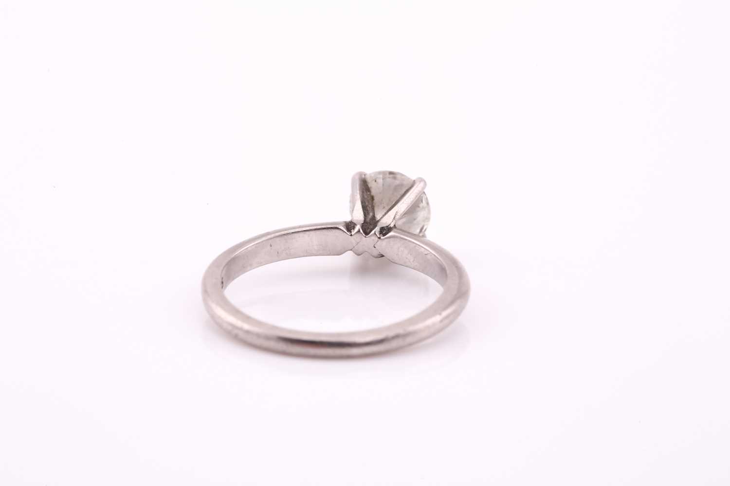 A solitaire diamond ring, the round brilliant cut diamond, approximately 1ct, H, VSI, four claw - Image 3 of 5