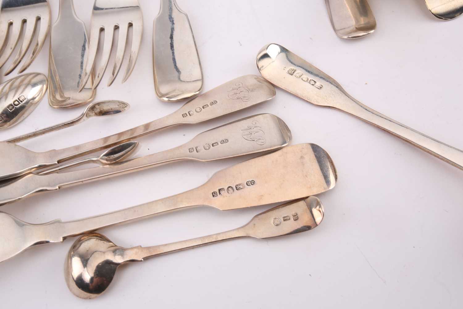 A matched set of six Victorian fiddle pattern silver forks and other silver flatware. A mixed - Image 3 of 4