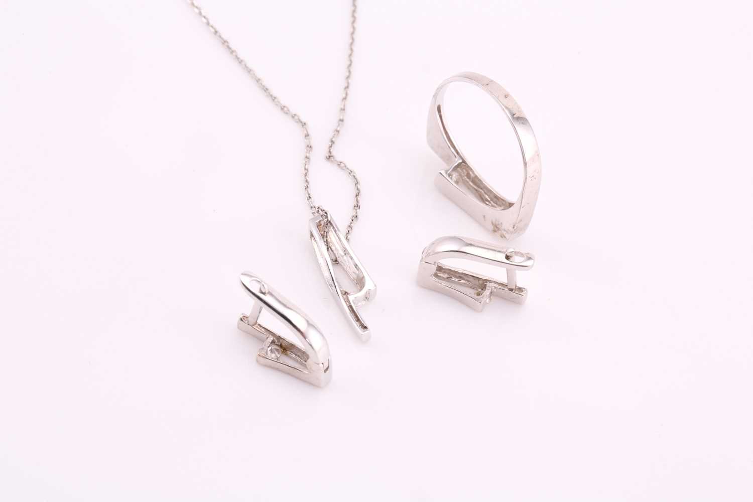 A suite of 14ct white gold and diamond necklace, earrings and ring. The necklace comprises a 0. - Image 3 of 4