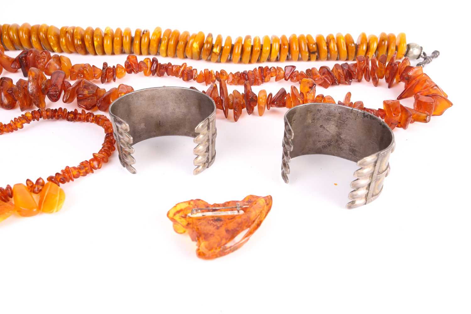 A lot consists of three amber bead necklaces, an amber brooch and a pair of Turkman metal cuff - Image 5 of 5