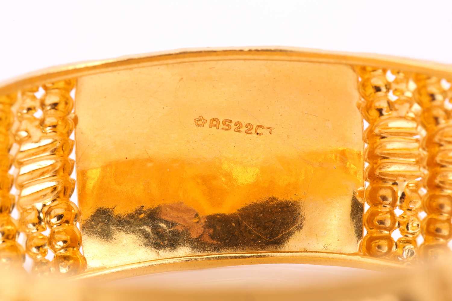 A yellow metal bangle, decorated with pierced, engraved and burred patterns, as well as sandblast - Image 3 of 3