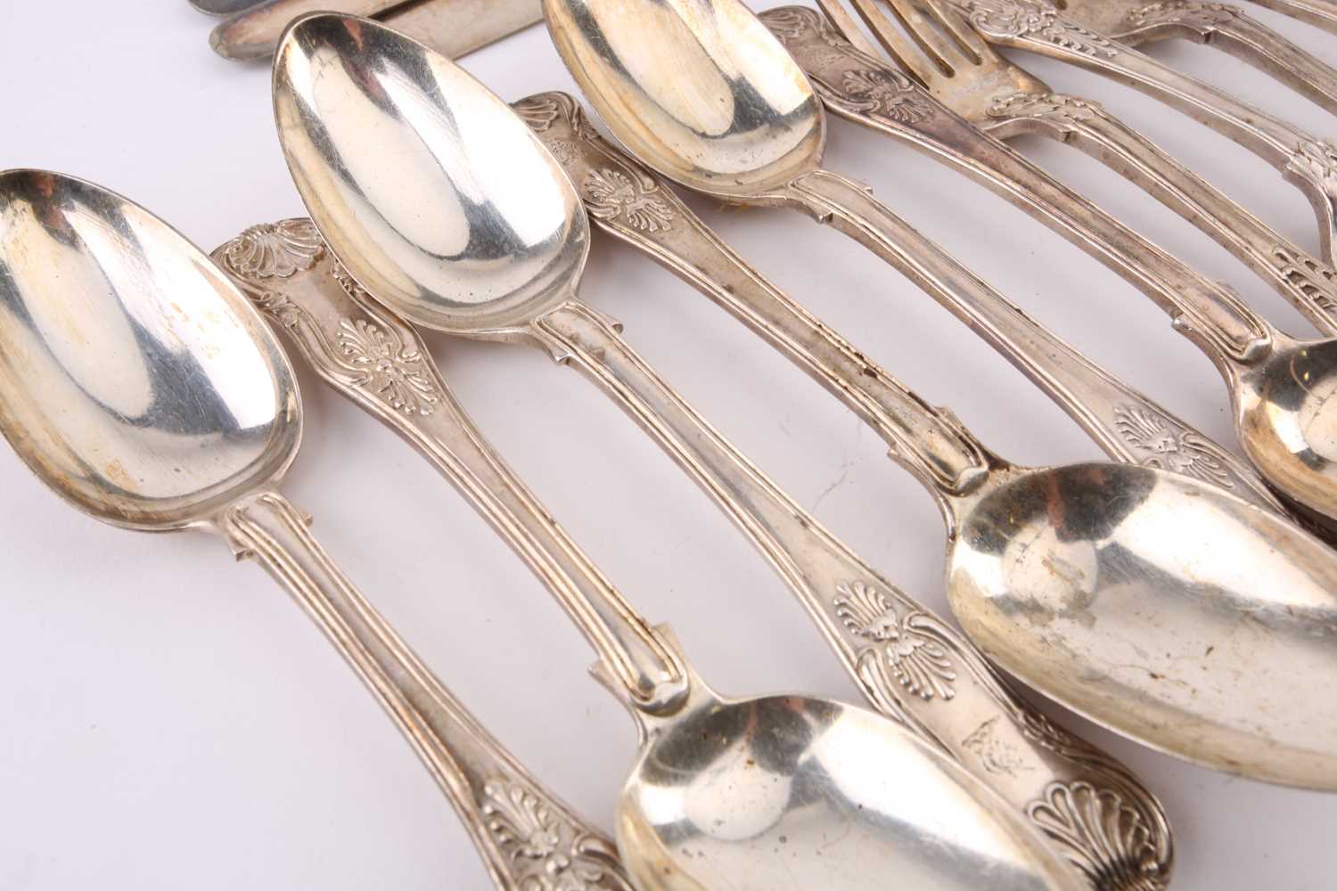 A matched unboxed canteen for six persons of William IV silver Kings pattern dessert forks and - Image 3 of 4