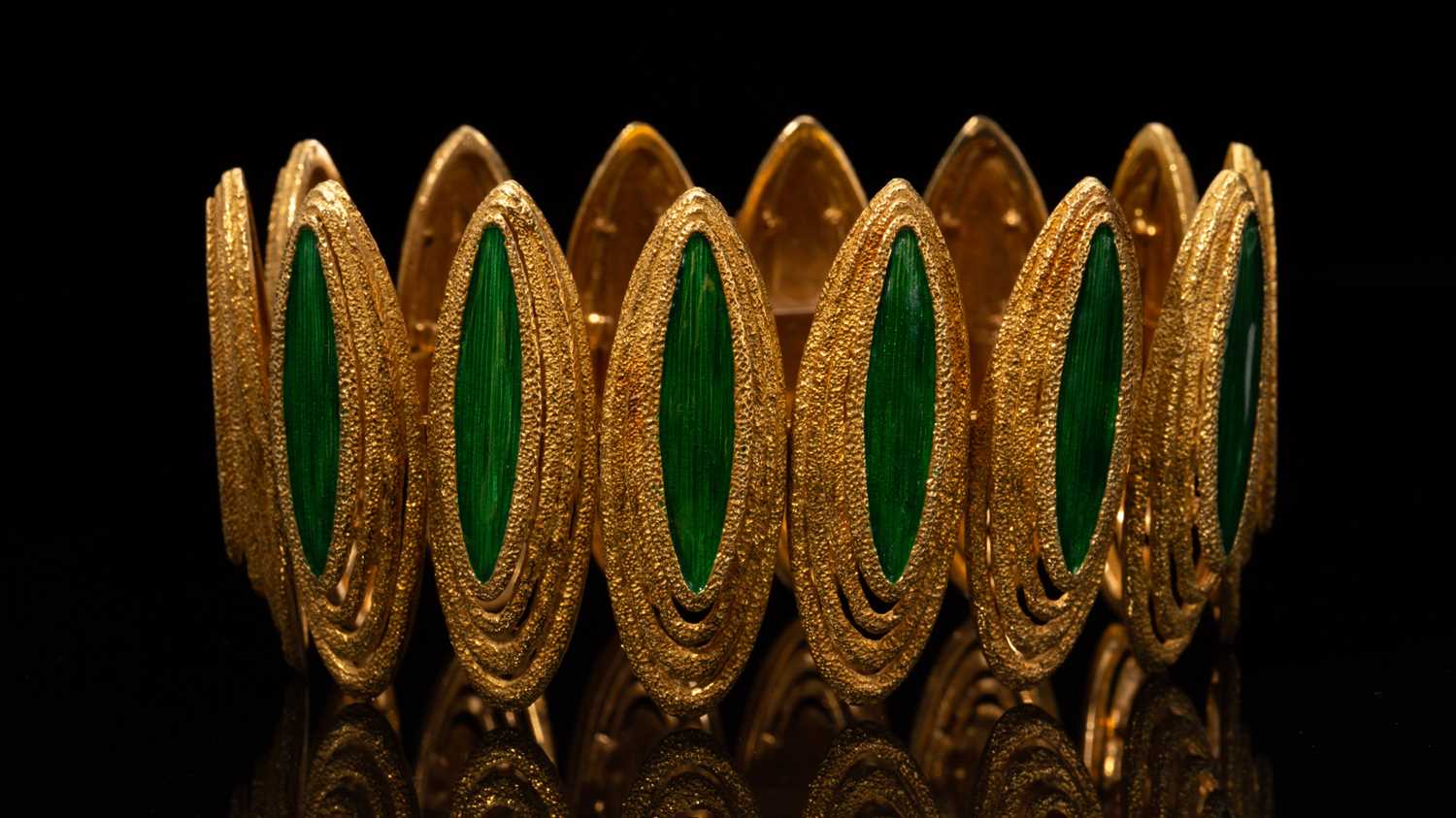 A Kutchinsky enamelled and textured 18ct gold link bracelet, consists of green enamel panels on