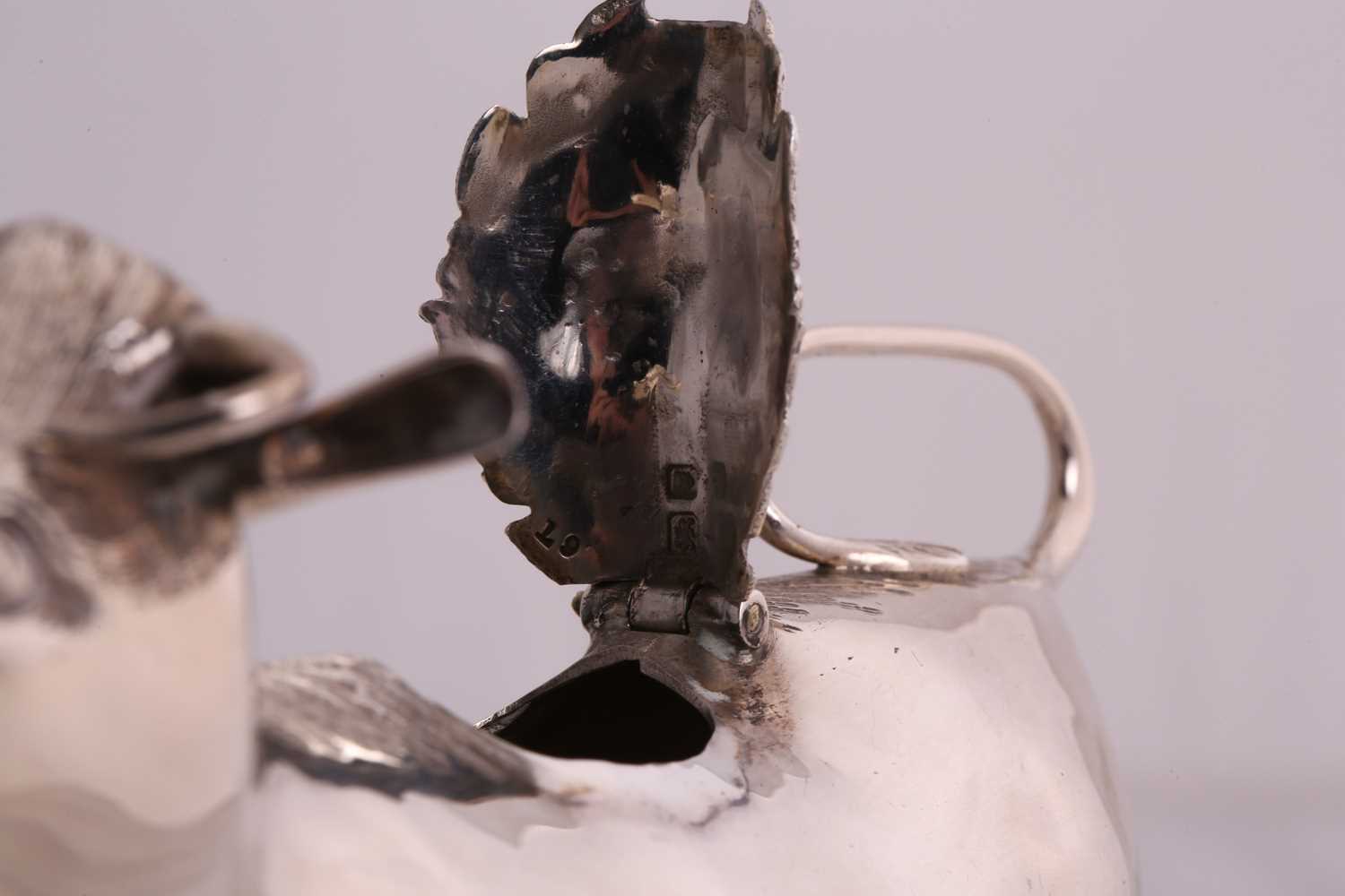A 20th century silver cow creamer; of traditional form, the hinged cover with an applied bee. London - Image 4 of 4