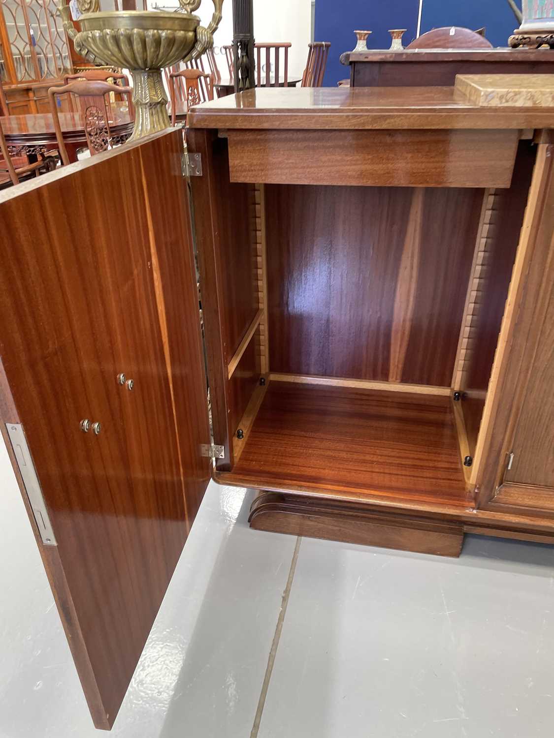 A Continental Art Deco walnut sideboard with raised marble top with central recessed cupboards - Image 23 of 26