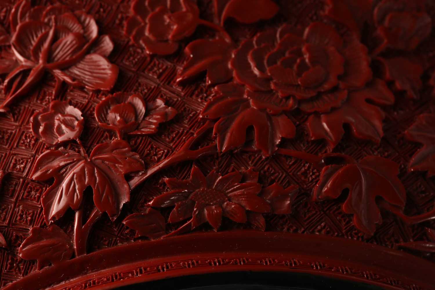 A Chinese cinnabar lacquer dished bowl, 20th century, decorated with three peaches to the centre - Image 5 of 20