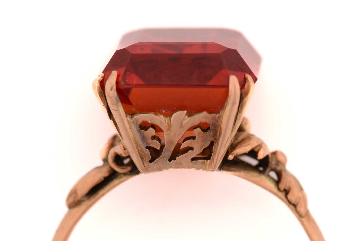 A synthetic orange sapphire ring, with an emerald-cut synthetic sapphire in reddish-orange colour, - Image 4 of 5