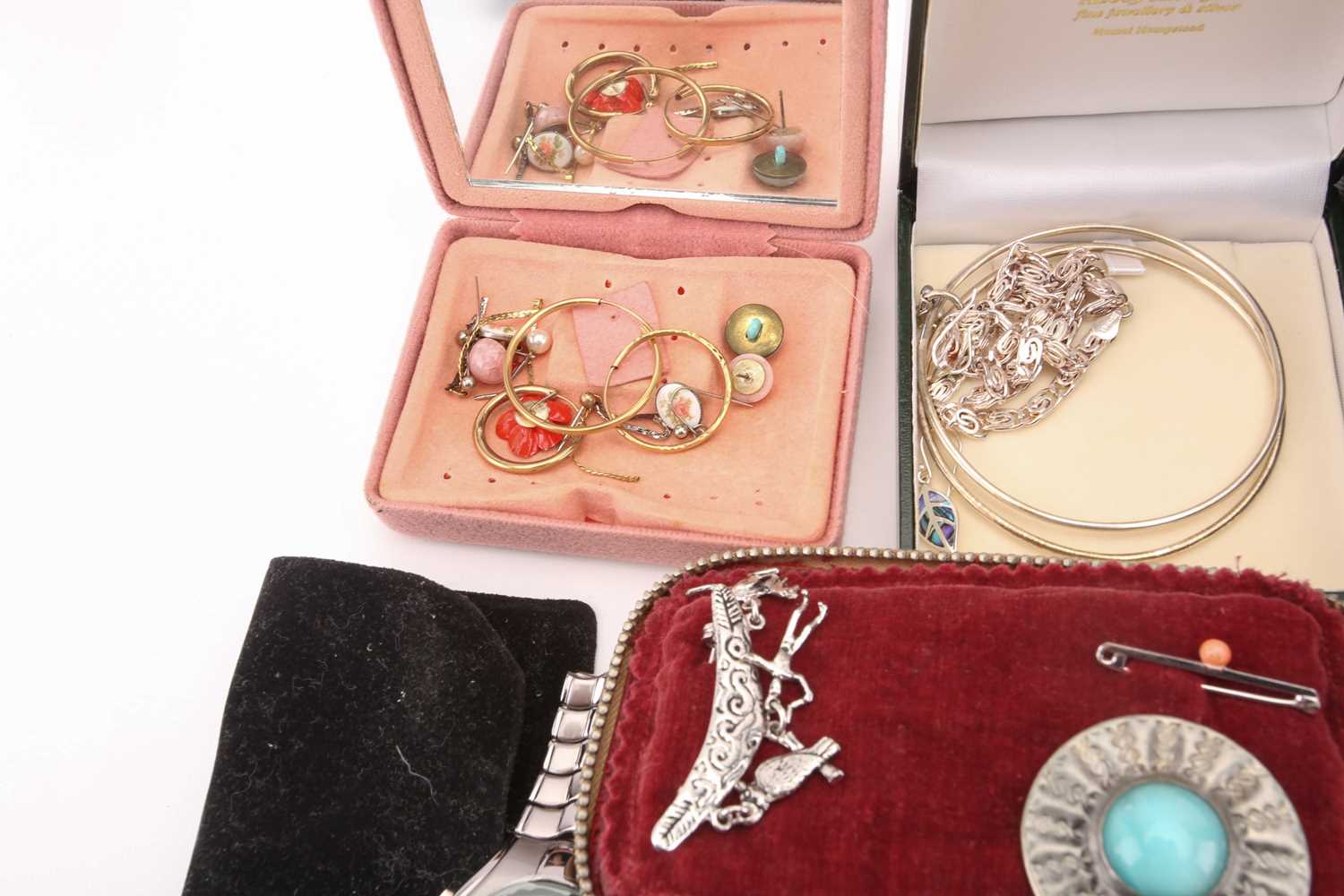 A mixed lot of gold and silver jewellery and some costume jewellery; to include An 18ct gold - Image 9 of 9
