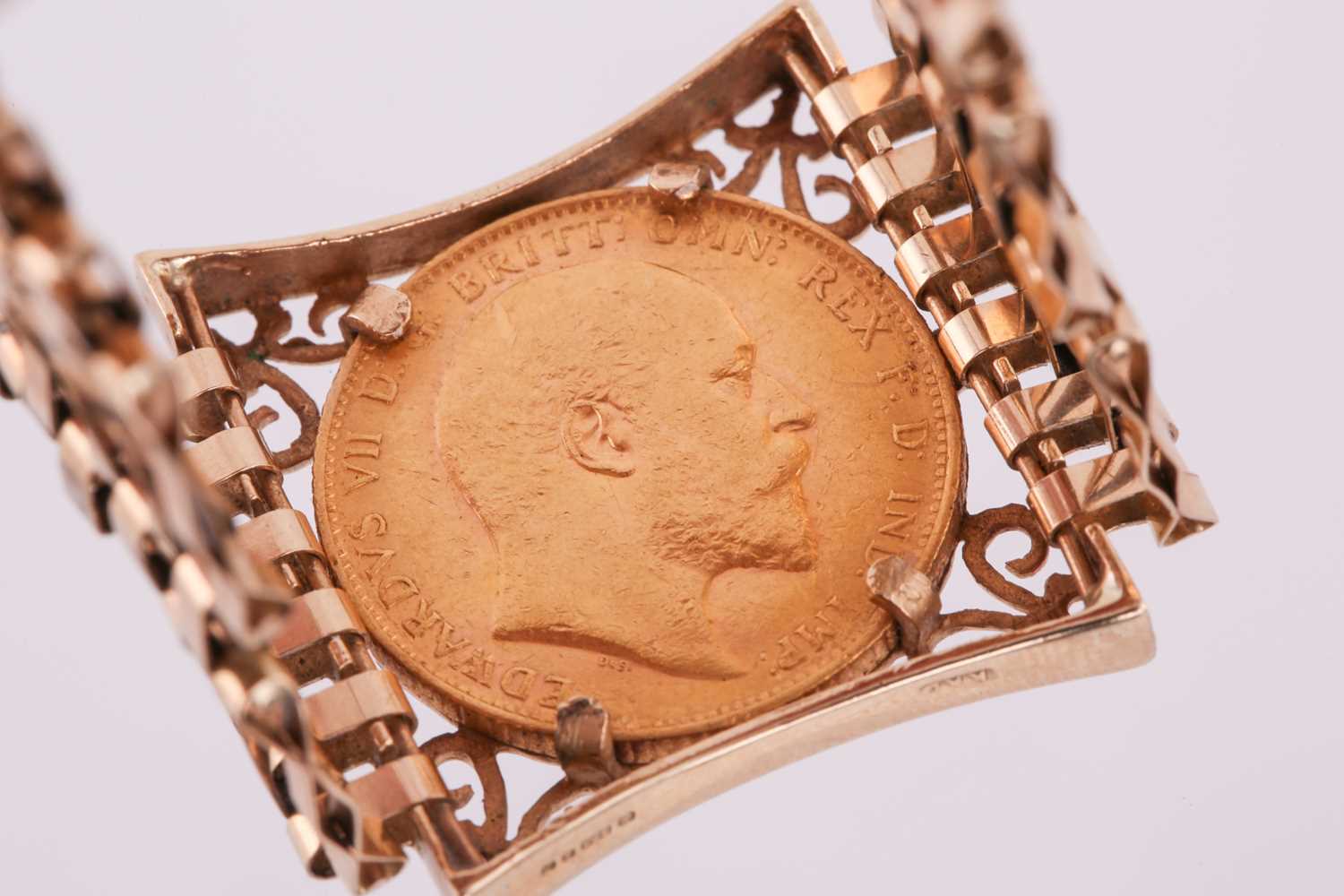 A 9ct gold and full sovereign bracelet, featuring an Edward VII Melbourne mint 1903 sovereign - Image 2 of 7