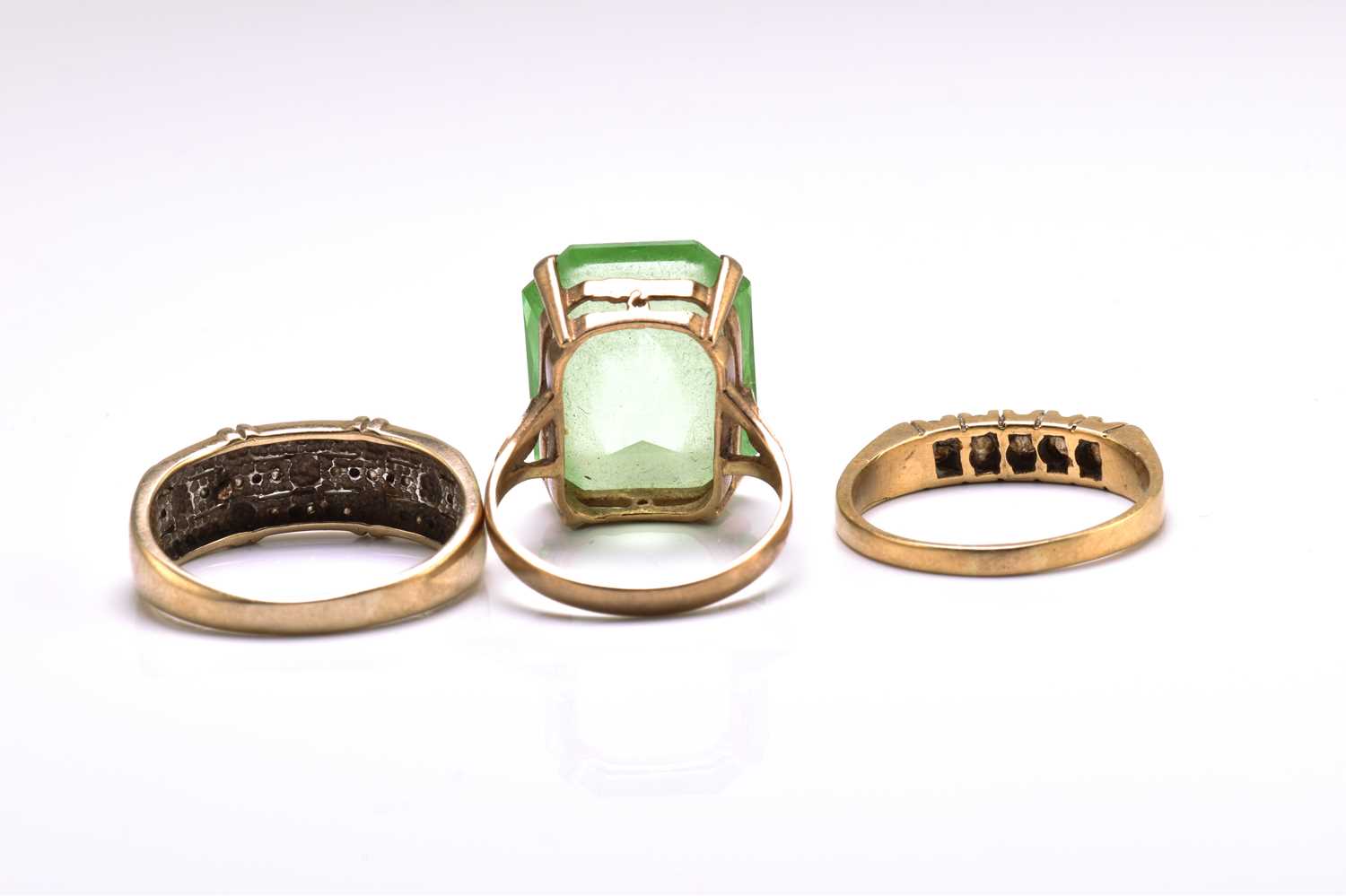 A lot with three gem-set rings, to include a green paste ring, comprises a scissors cut green past - Image 4 of 4