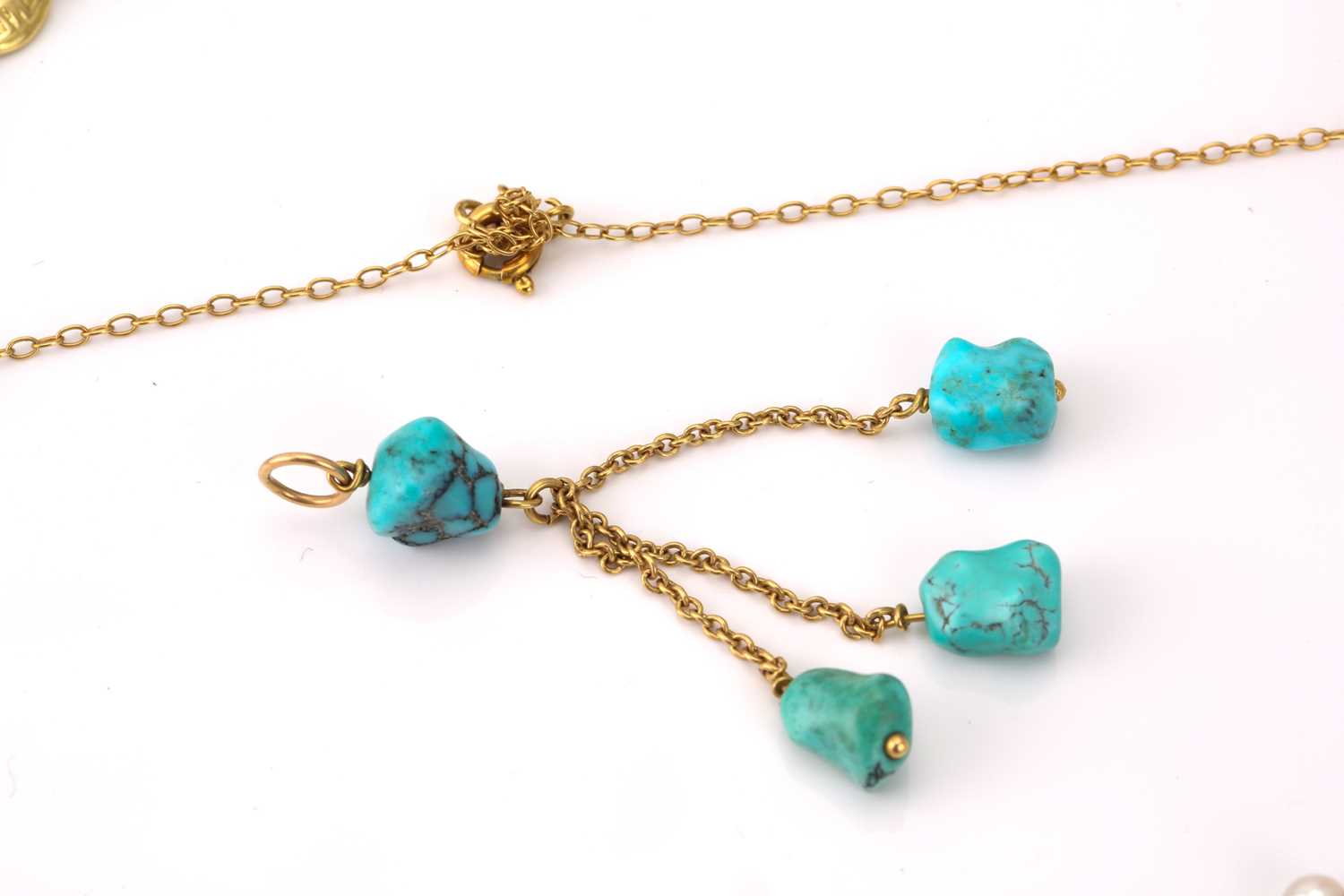 A group turquoise lot and a chain with pearls; to include a long turquoise bead necklace with 'Shou' - Image 4 of 4