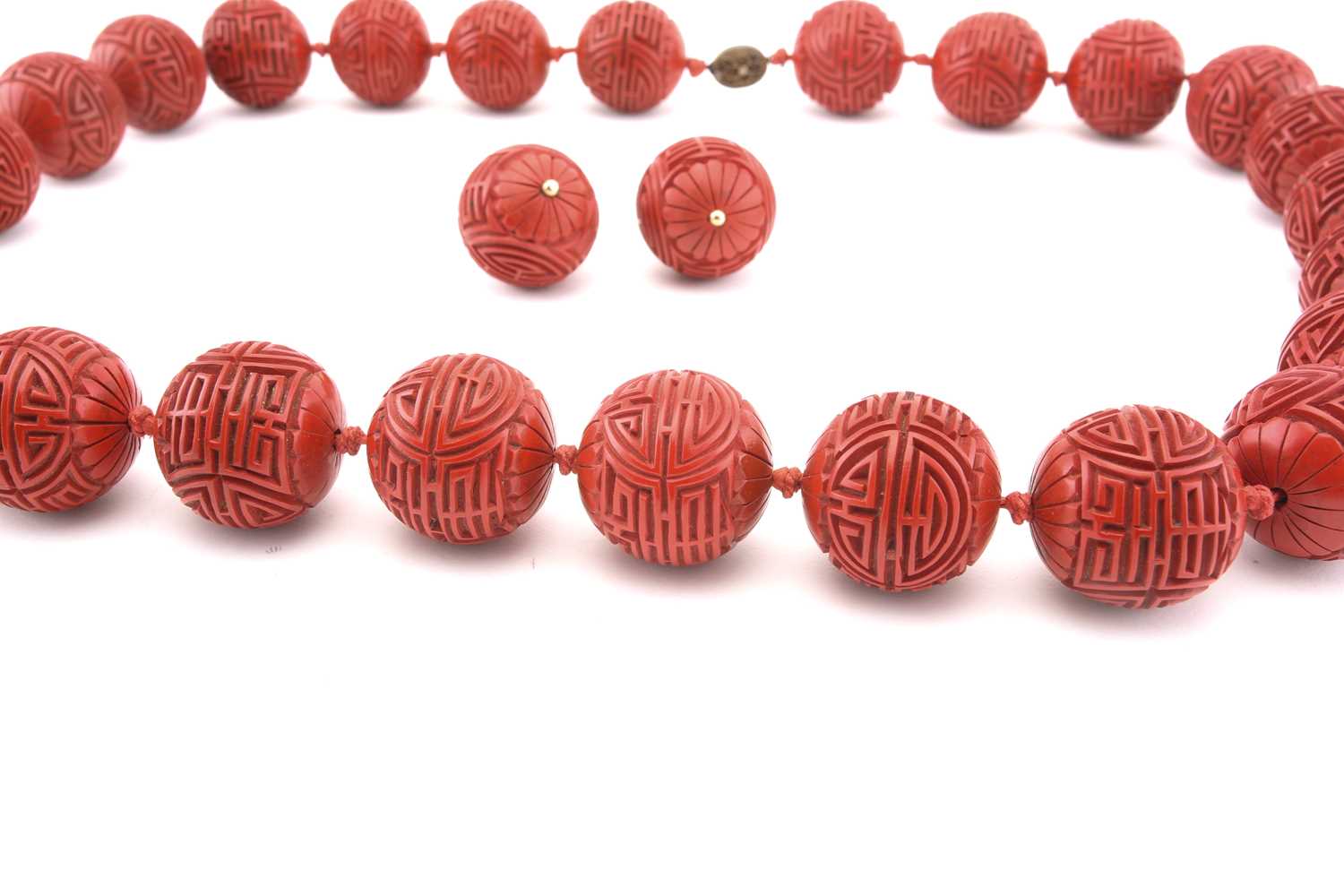 A Chinese lacquer carved bead necklace and matching earrings; the necklace consists of twenty-five - Image 2 of 4