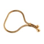 A lariat necklace in yellow precious metal, comprises a tubular popcorn chain with hollow